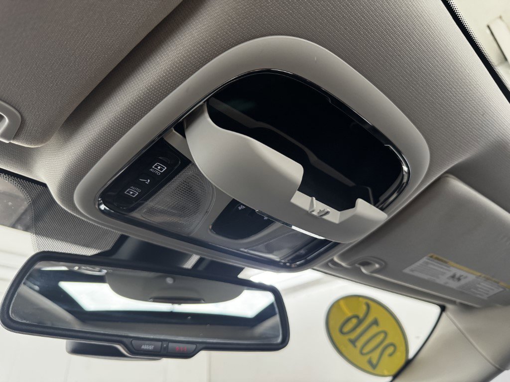 Used 2016 Jeep Cherokee Latitude w/ Comfort/Convenience Group image 32