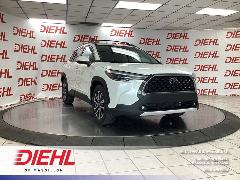 Used 2023 Toyota Corolla Cross XLE w/ Convenience Package FWD image 1
