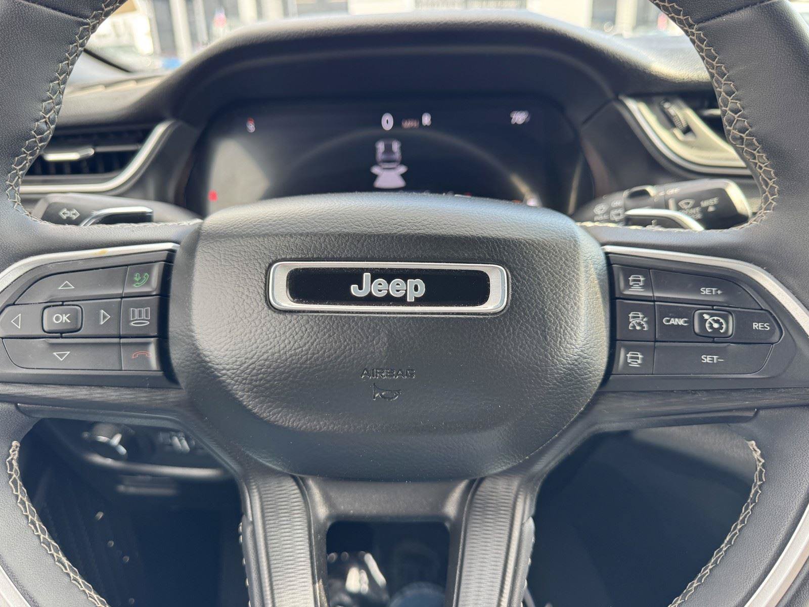 Used 2023 Jeep Grand Cherokee Altitude AWD/4WD image 27