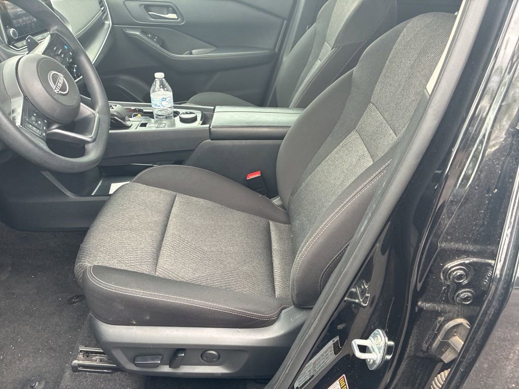 Used 2024 Nissan Rogue SV AWD/4WD image 4