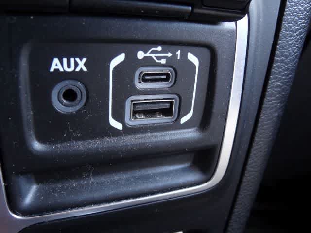 Used 2020 Jeep Gladiator Rubicon w/ Dual Top Group AWD/4WD image 40