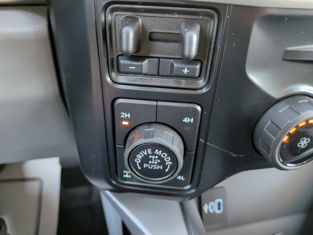New 2027 Ford F250 XLT w/ XLT Premium Package AWD/4WD image 25