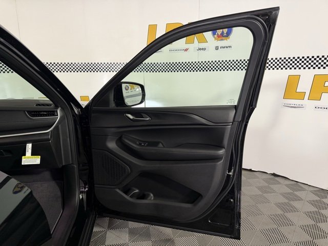 New 2025 Jeep Grand Cherokee L Altitude image 25