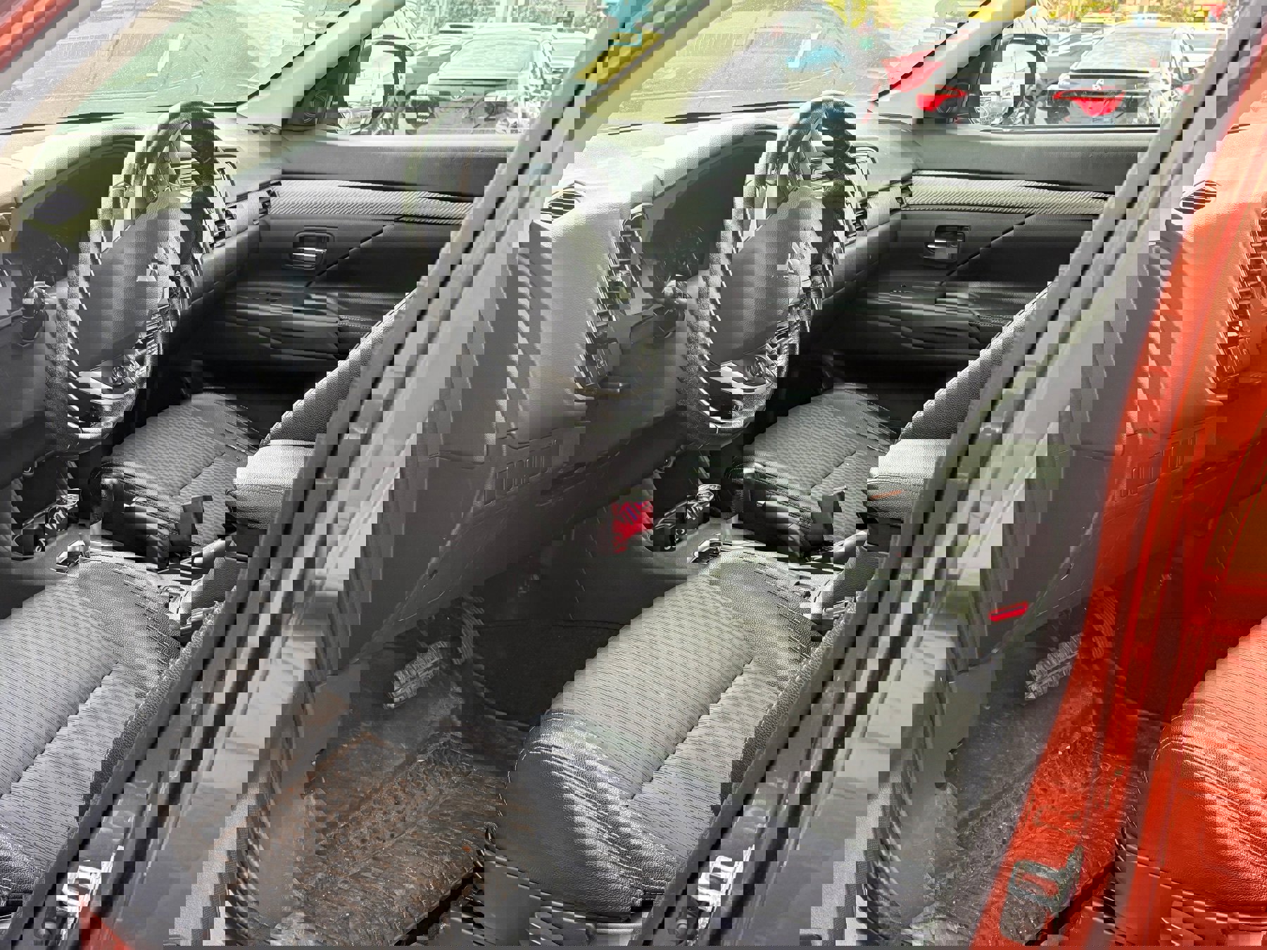 Used 2015 Mitsubishi Outlander SE image 5