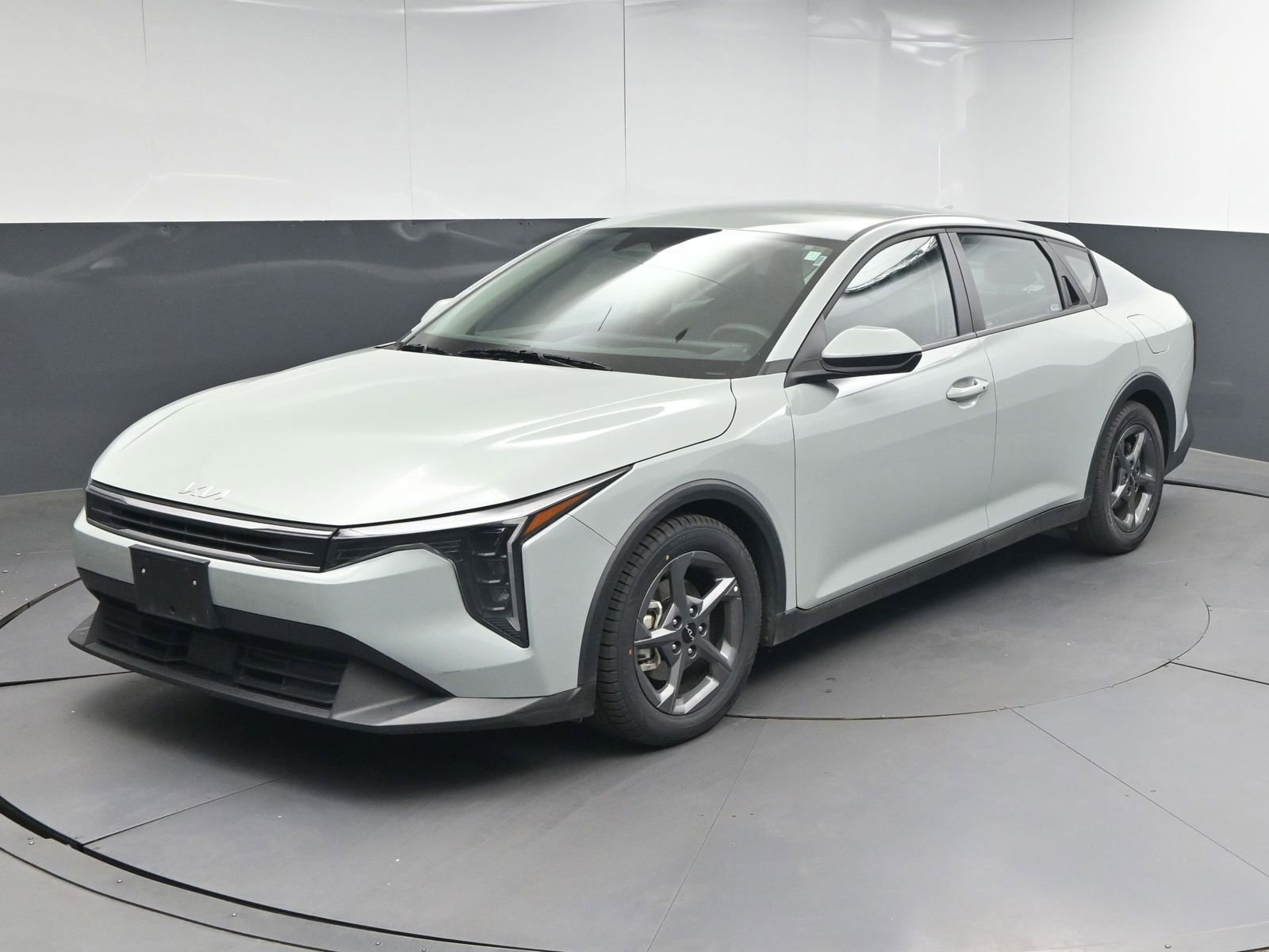 Used 2025 Kia K4 LXS FWD image 3