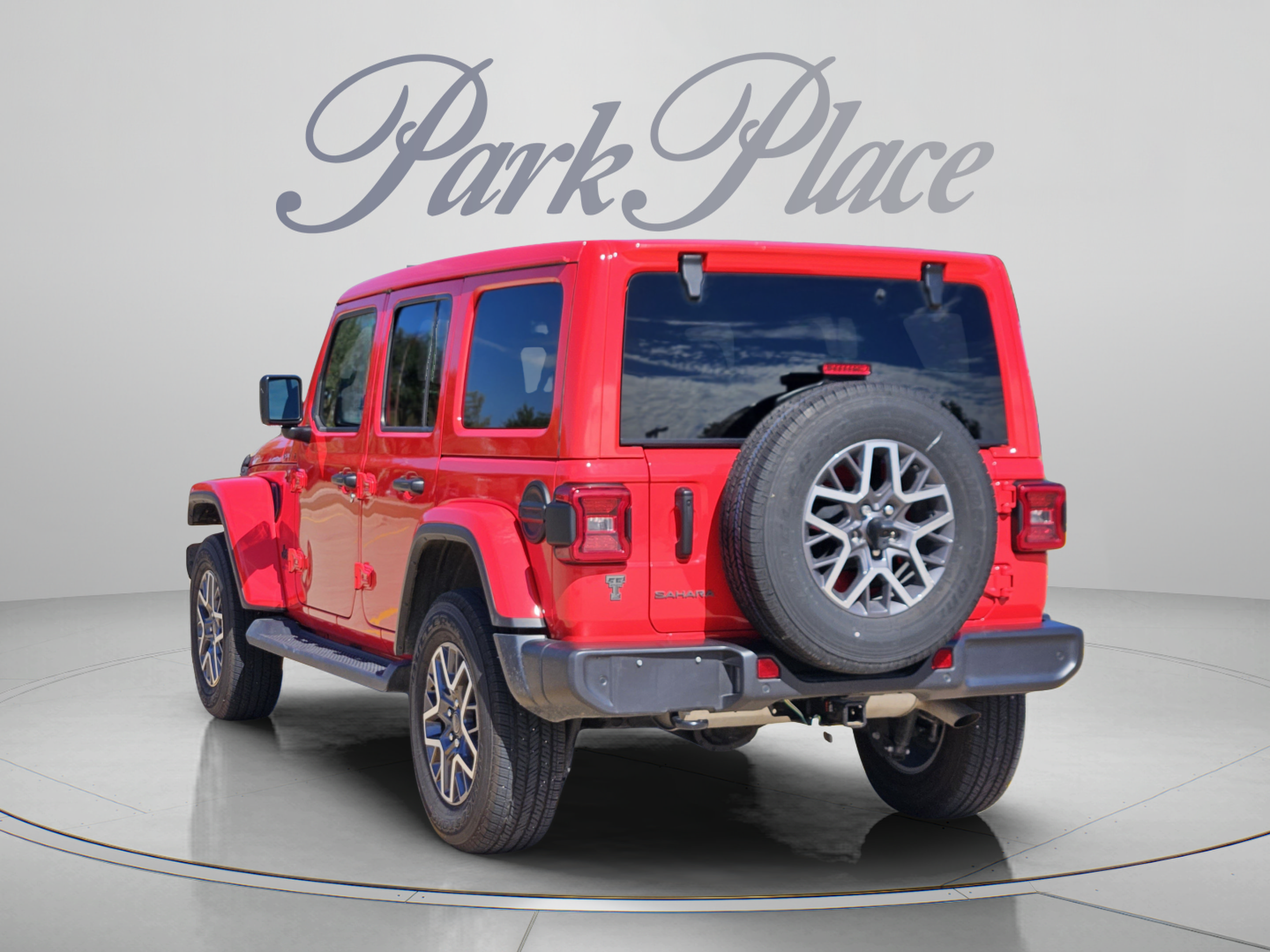 Used 2025 Jeep Wrangler Unlimited Sahara AWD/4WD image 3