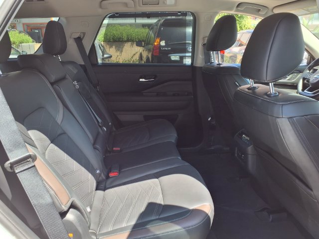 Certified 2025 Nissan Pathfinder Platinum w/ Cargo Package FWD image 24