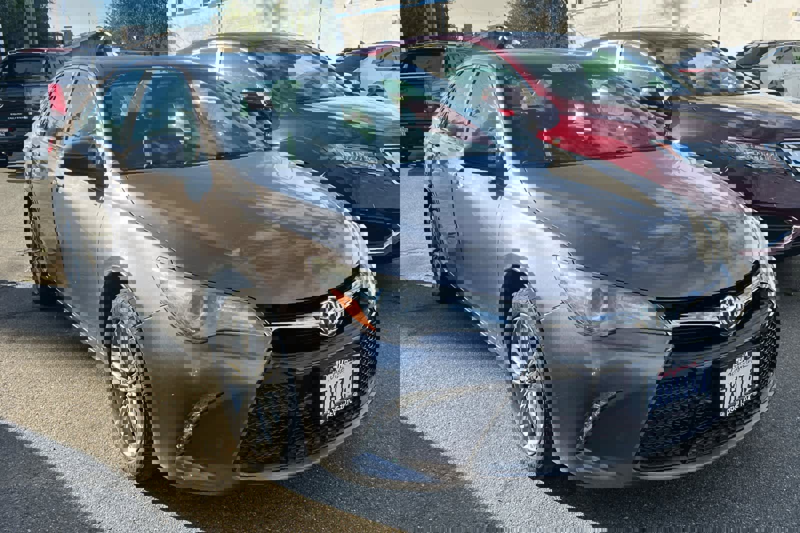 Used 2017 Toyota Camry SE w/ Moonroof Package image 3