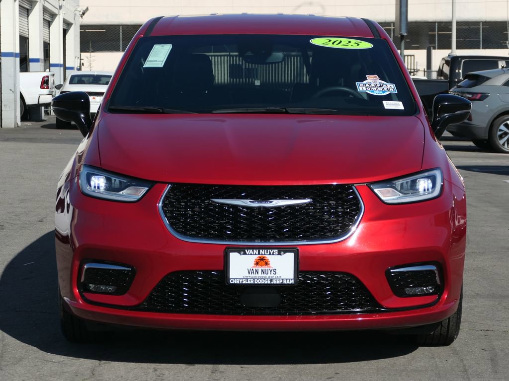 Used 2025 Chrysler Pacifica Select image 7
