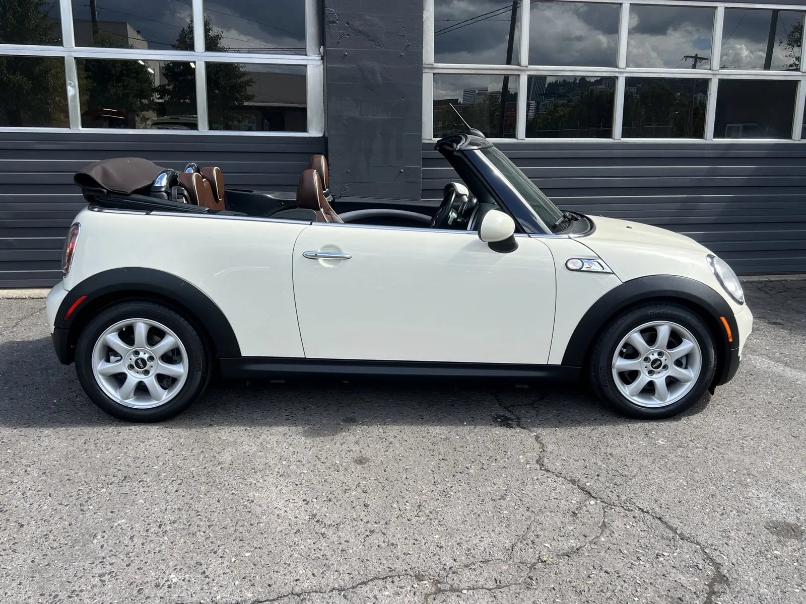 Used 2009 MINI Cooper S w/ Convenience Pkg FWD image 7