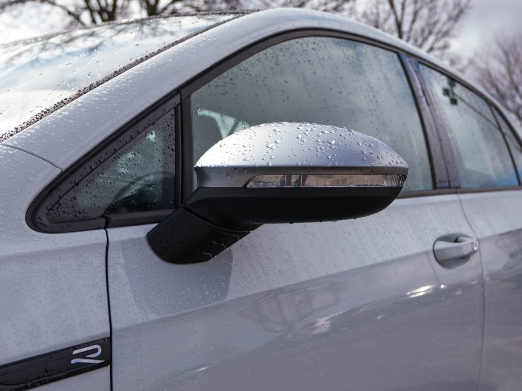 Used 2022 Volkswagen Golf R image 15