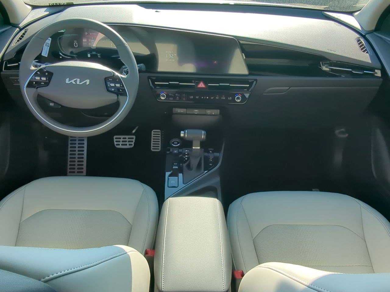 New 2025 Kia Niro EX Touring image 9