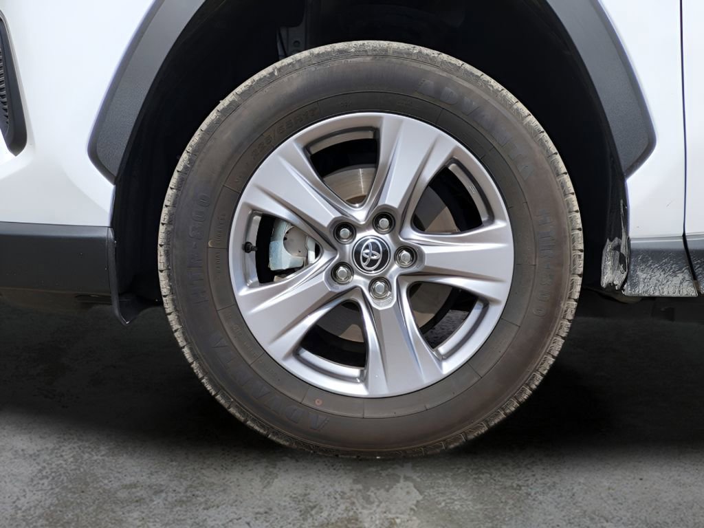 Used 2025 Toyota RAV4 LE AWD/4WD image 10