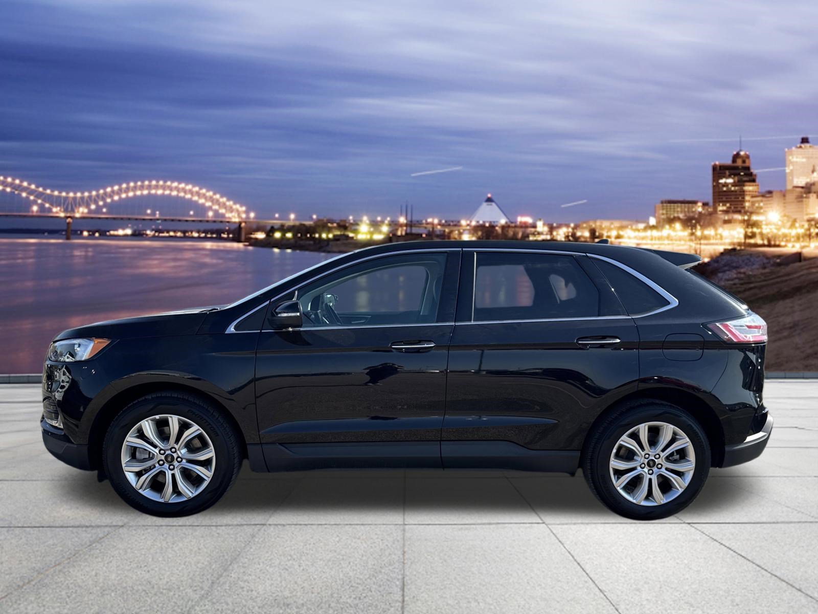 Used 2024 Ford Edge Titanium image 2