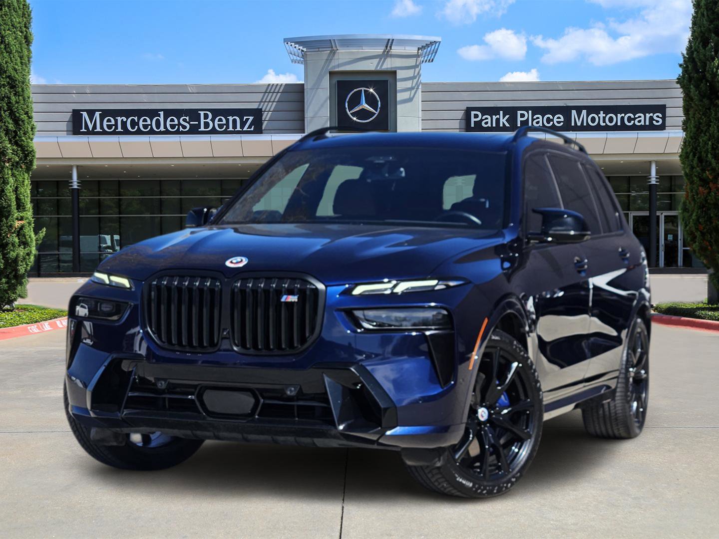 Used 2023 BMW X7 M60i w/ Executive Package image 1