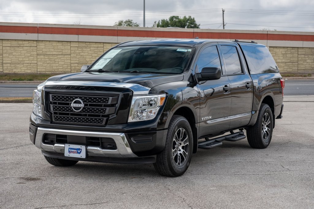Used 2023 Nissan Titan SV w/ Accessory Utility Package image 3