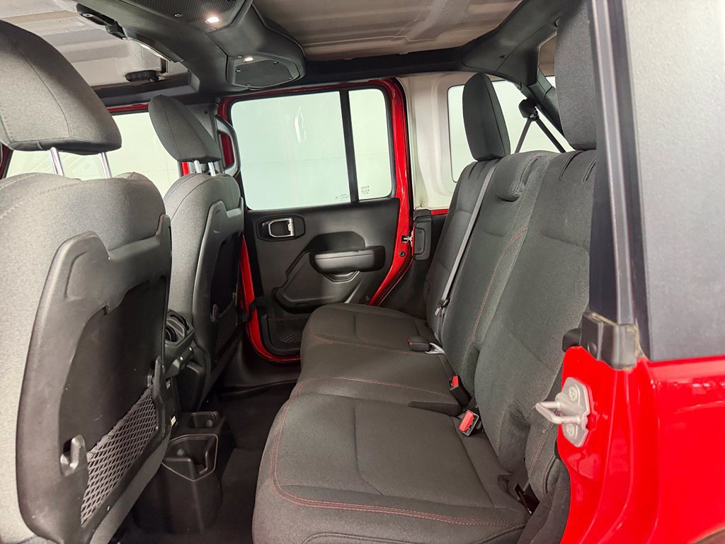 Used 2025 Jeep Wrangler Unlimited Rubicon w/ Convenience Group AWD/4WD image 16