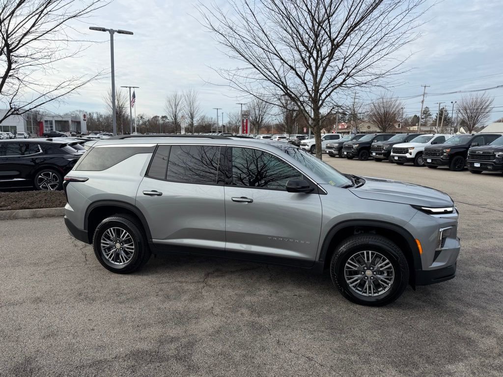 Used 2025 Chevrolet Traverse LT w/ LPO, Floor Liner Package image 4