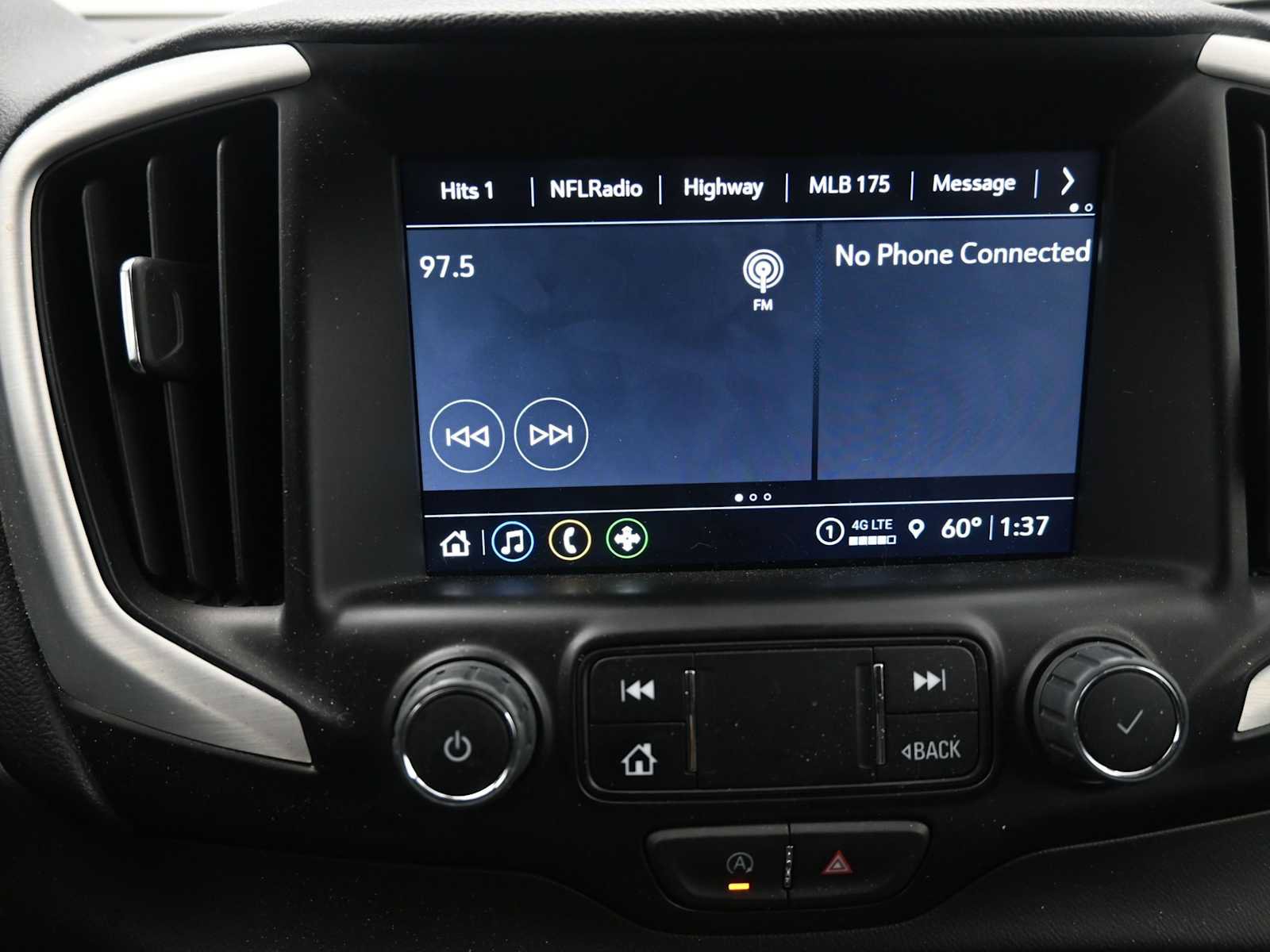 Used 2023 GMC Terrain SLT image 17