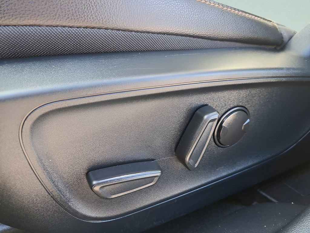 Used 2020 Ford Escape Titanium image 16