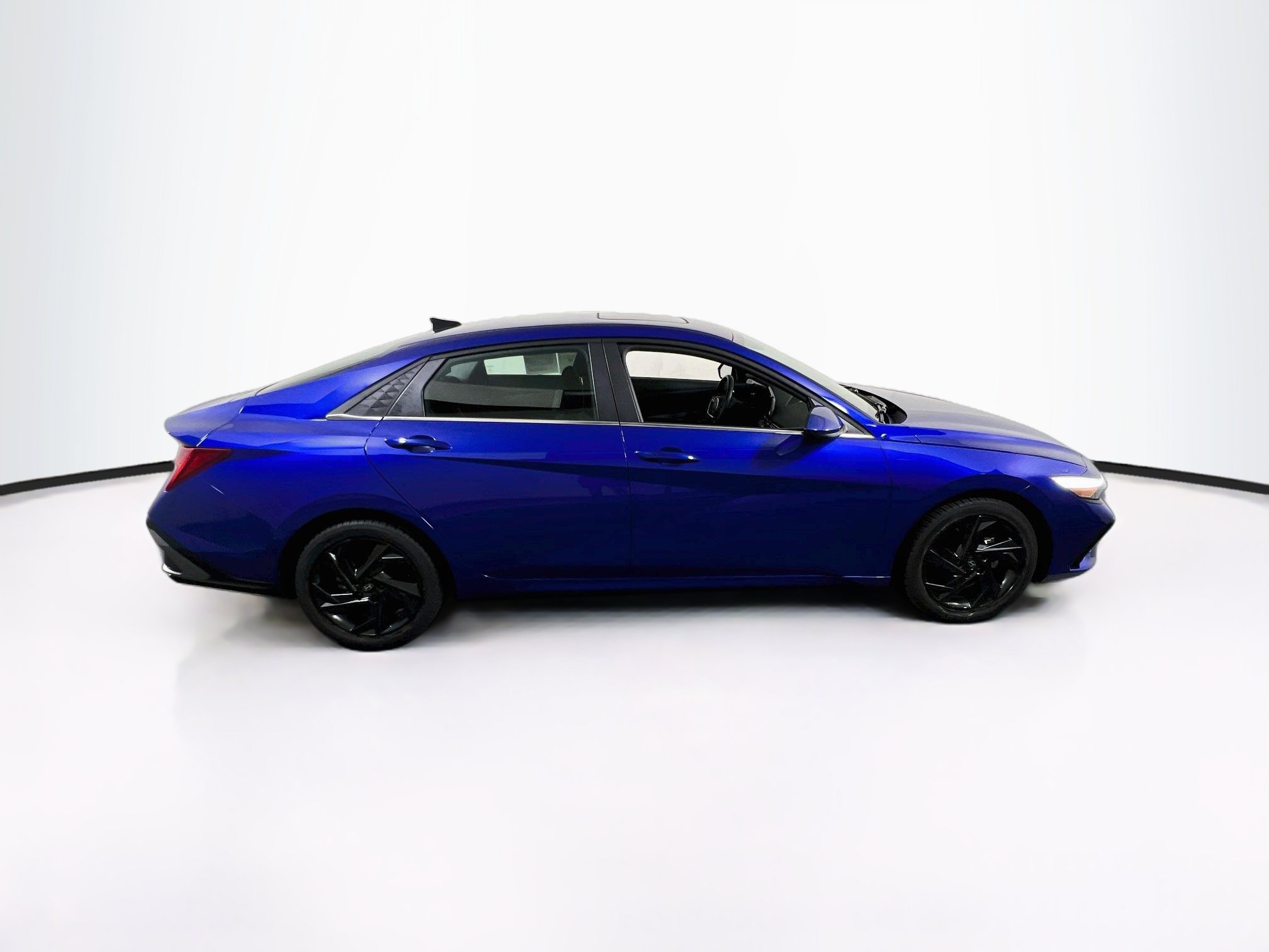 Used 2024 Hyundai Elantra SEL w/ Convenience Package FWD image 4