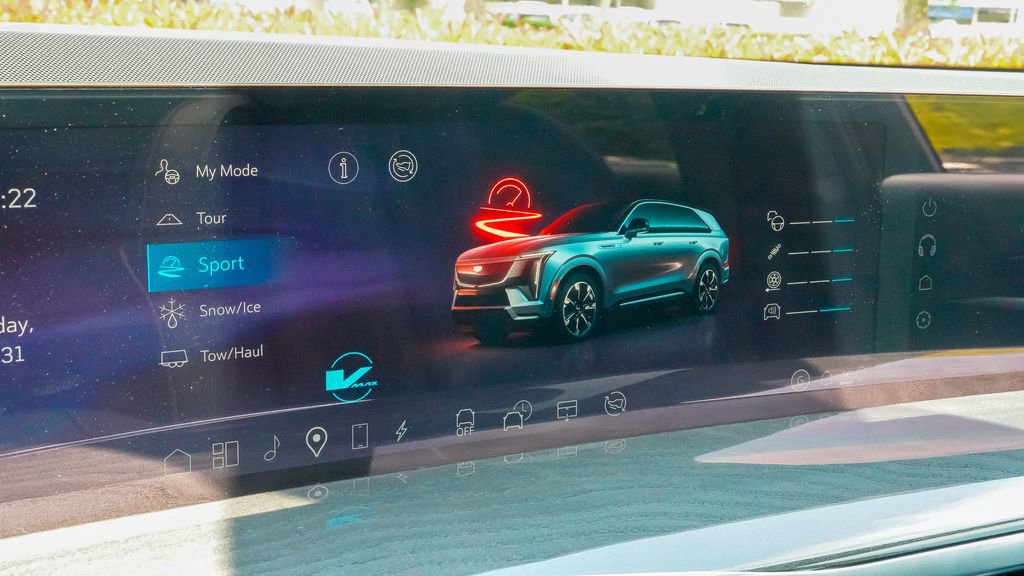 New 2025 Cadillac Escalade IQ Luxury 2 image 41