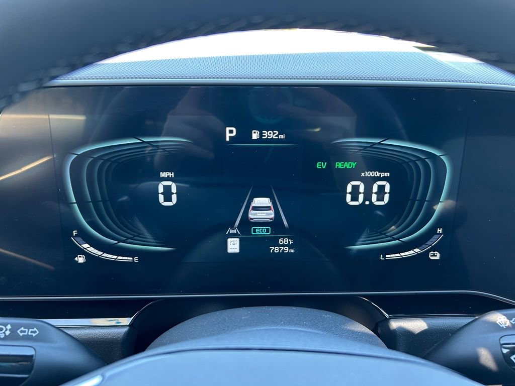Used 2024 Kia Niro SX image 16