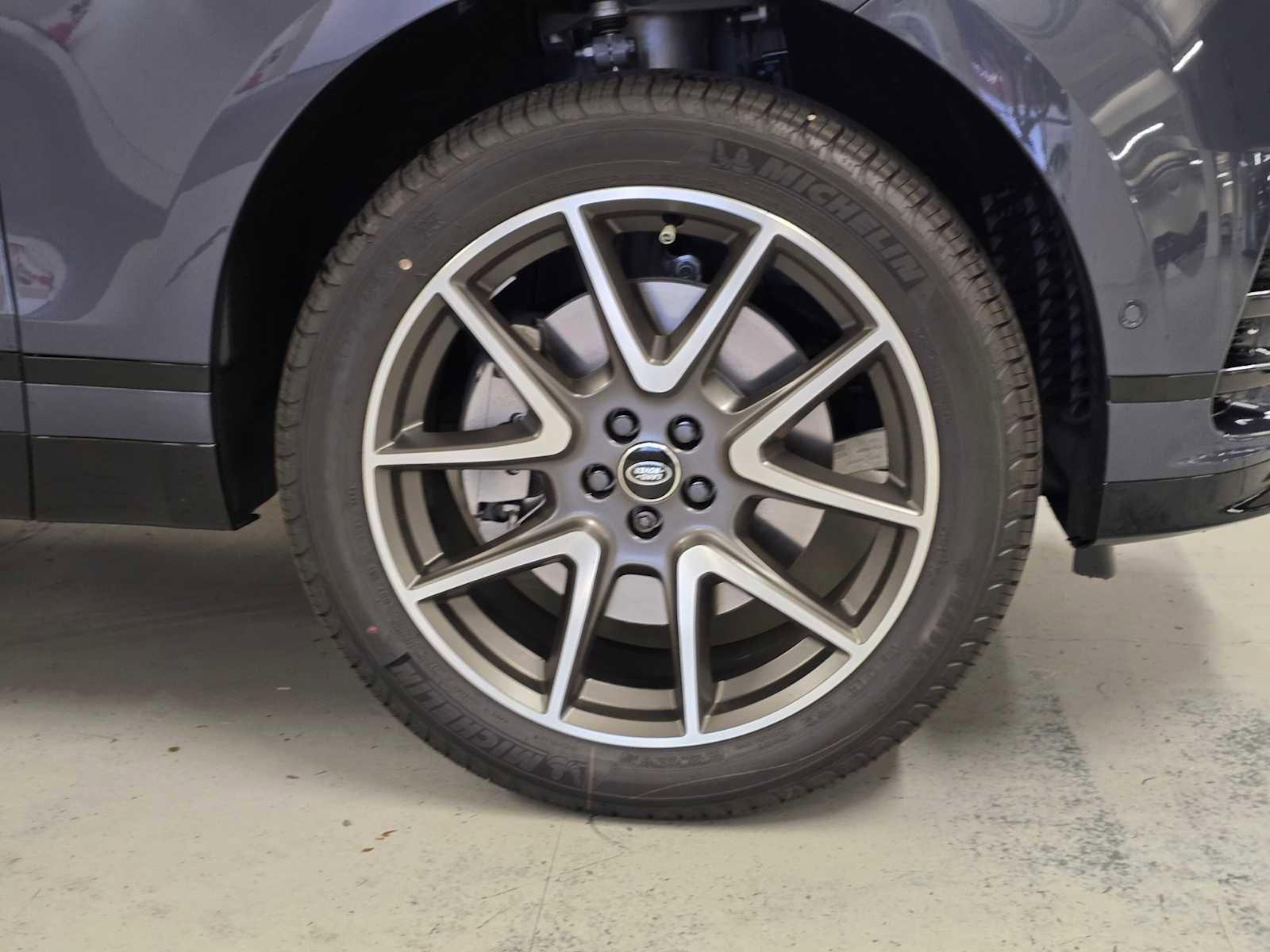 New 2026 Land Rover Range Rover Velar Dynamic SE image 9