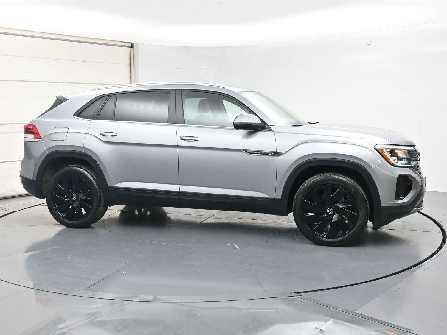 Certified 2024 Volkswagen Atlas Cross Sport SE w/ Panoramic Sunroof Package AWD/4WD image 27