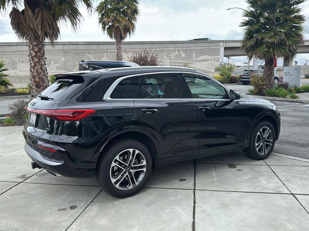 Used 2025 Audi Q5 Premium w/ Convenience Package image 6