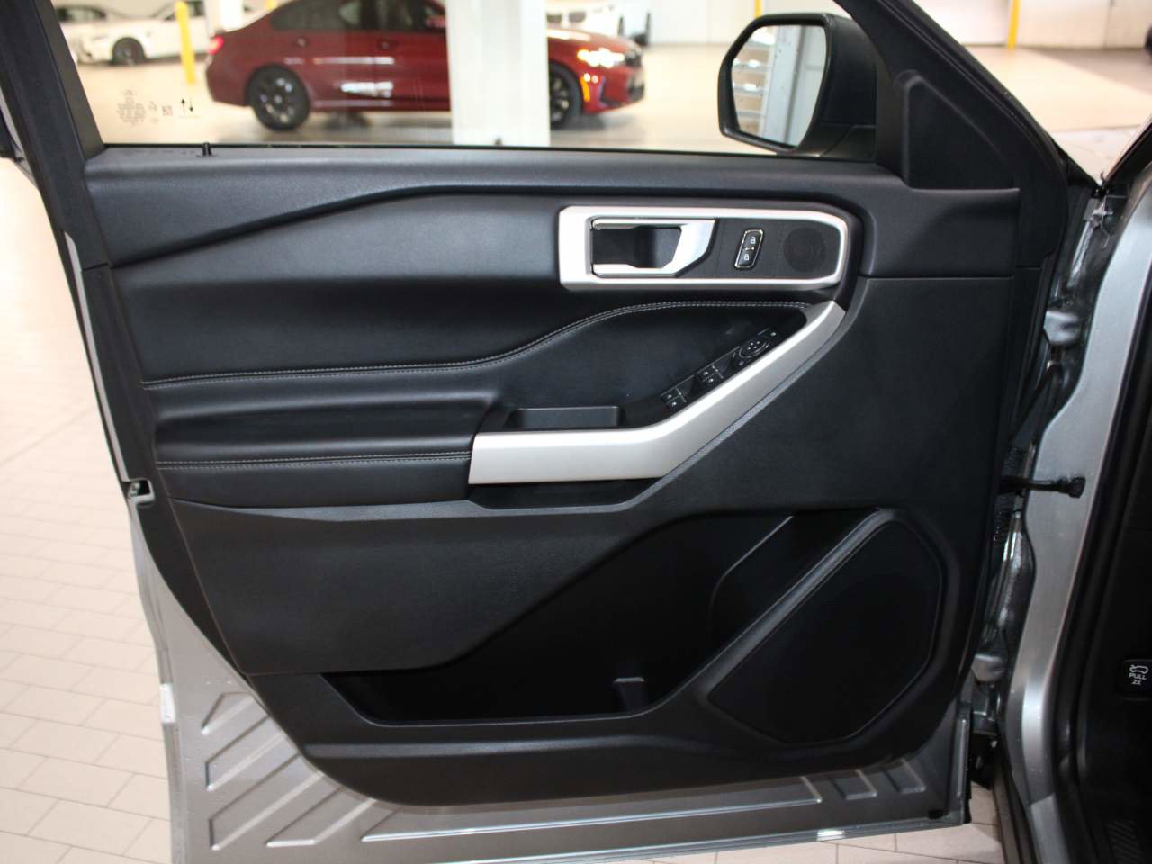 Used 2022 Ford Explorer XLT w/ Equipment Group 202A image 11