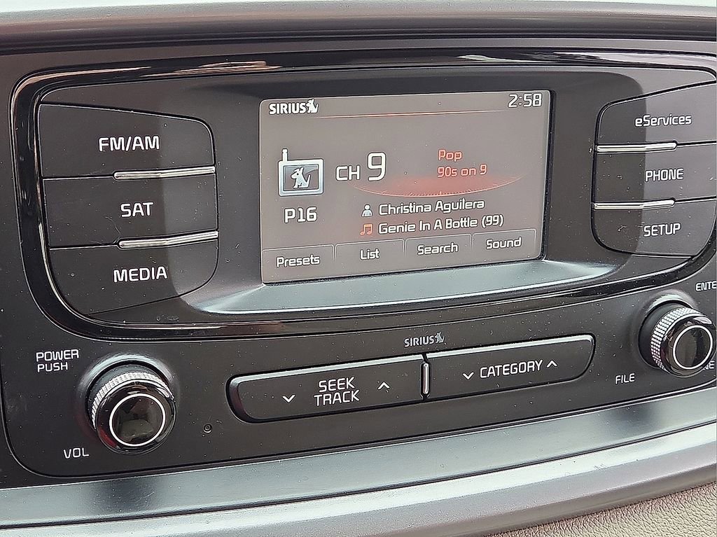 Used 2016 Kia Sorento LX image 28