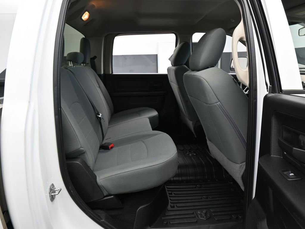 Used 2018 RAM 3500 Tradesman w/ Chrome Appearance Group image 32