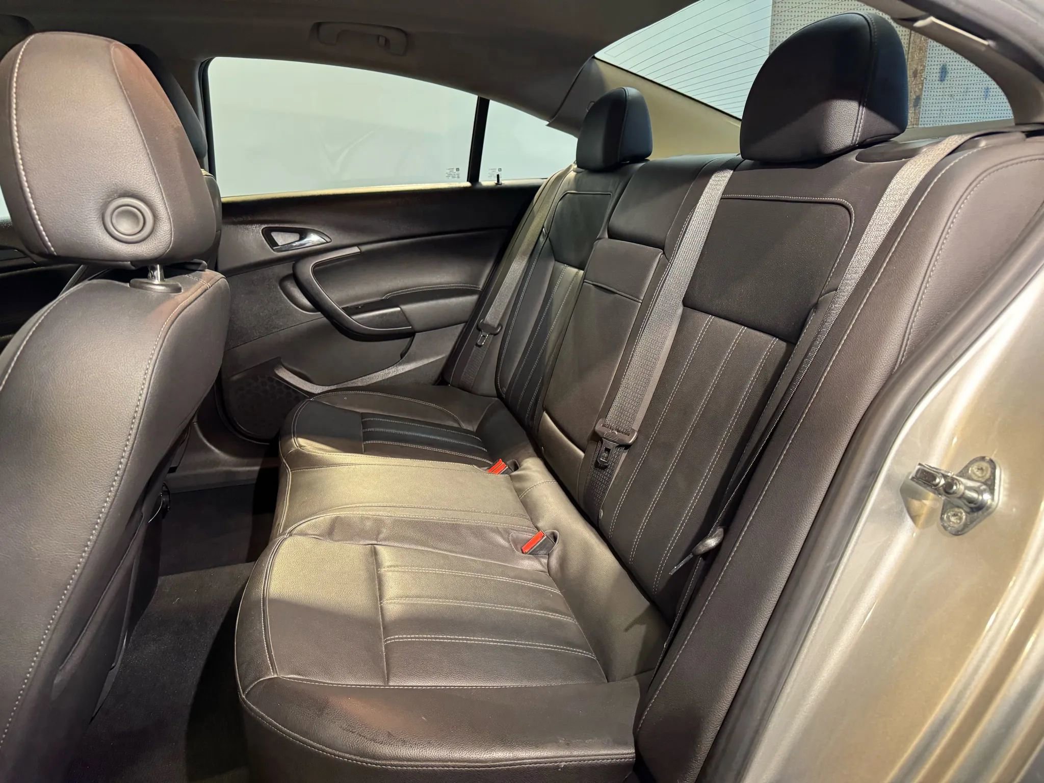 Used 2011 Buick Regal CXL image 22