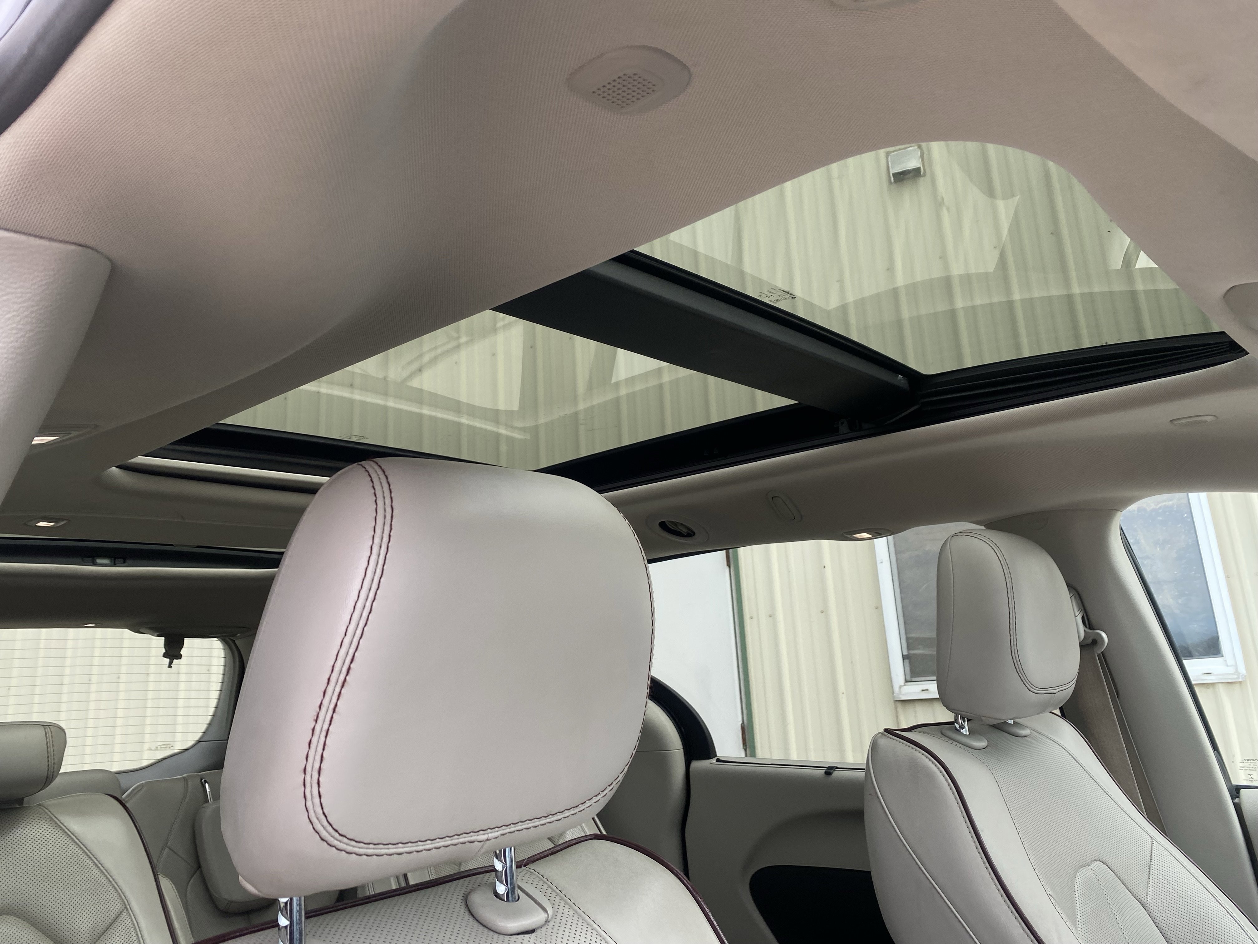 Used 2020 Chrysler Pacifica Limited image 5