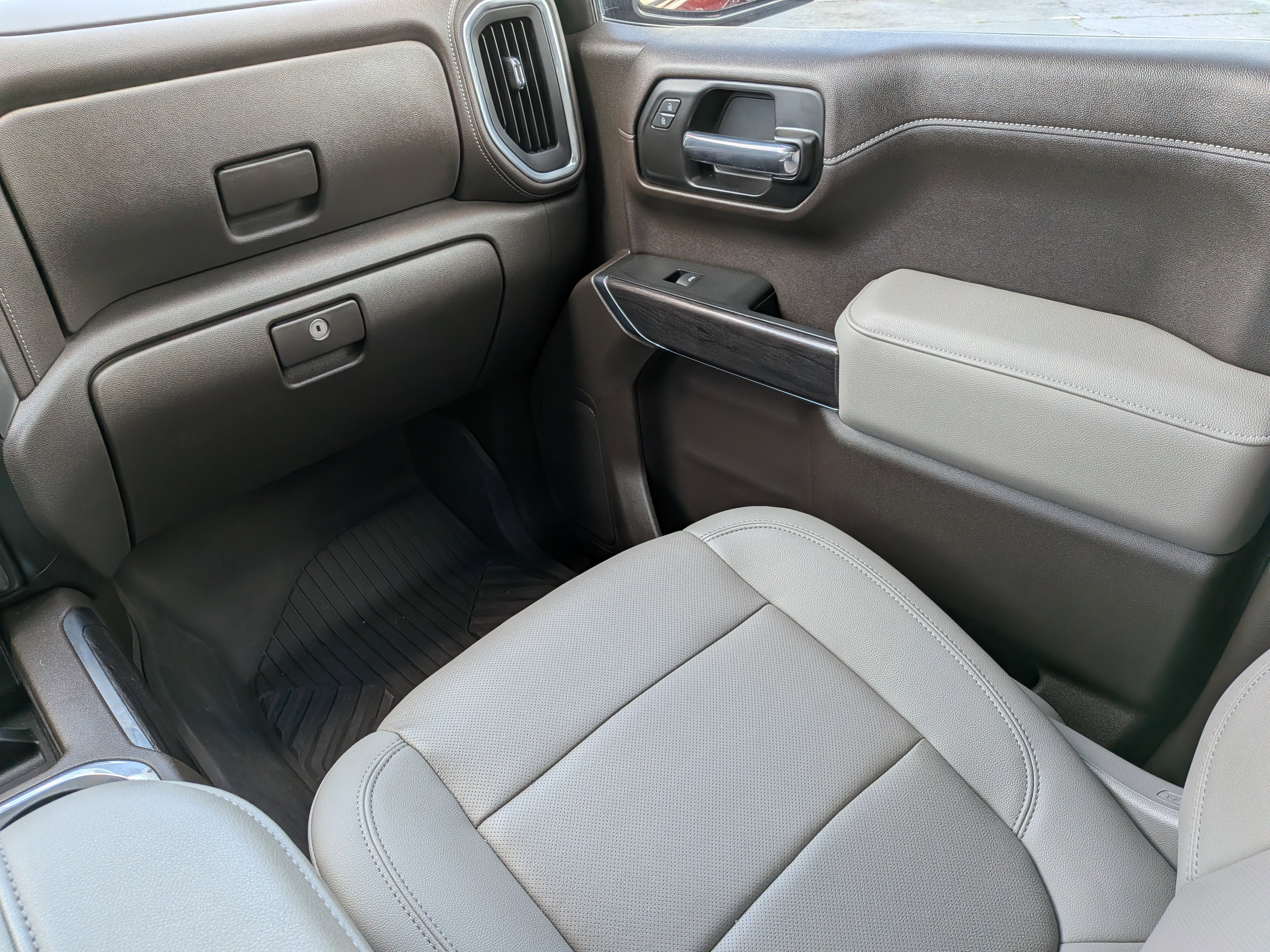Certified 2021 Chevrolet Silverado 1500 LTZ AWD/4WD image 16