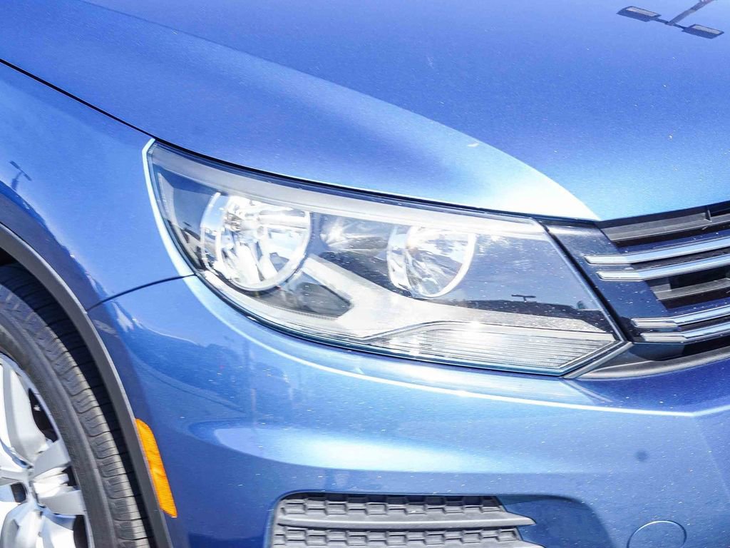 Used 2017 Volkswagen Tiguan S image 10