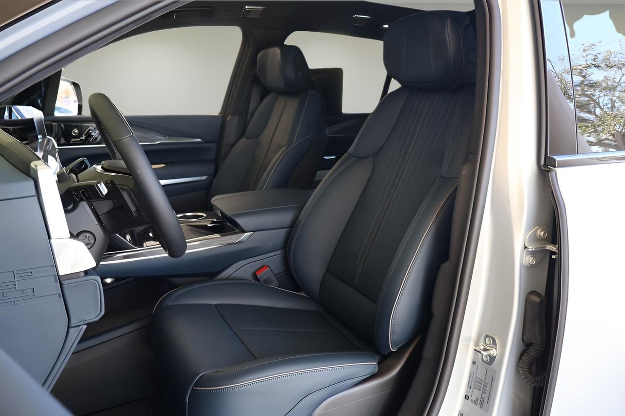 New 2025 Cadillac Escalade IQ Luxury 2 AWD/4WD image 12