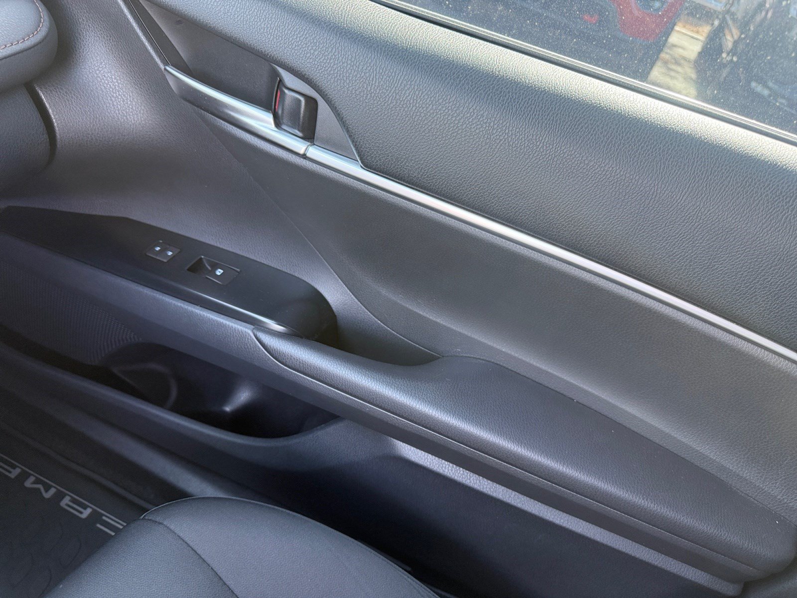 Used 2018 Toyota Camry LE FWD image 16