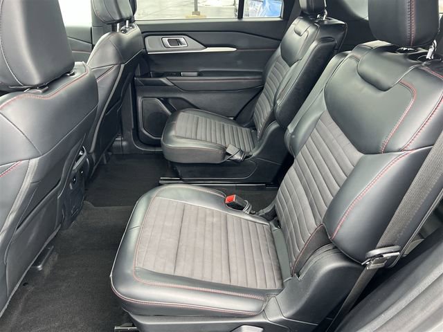 Used 2025 Ford Explorer ST-Line image 31