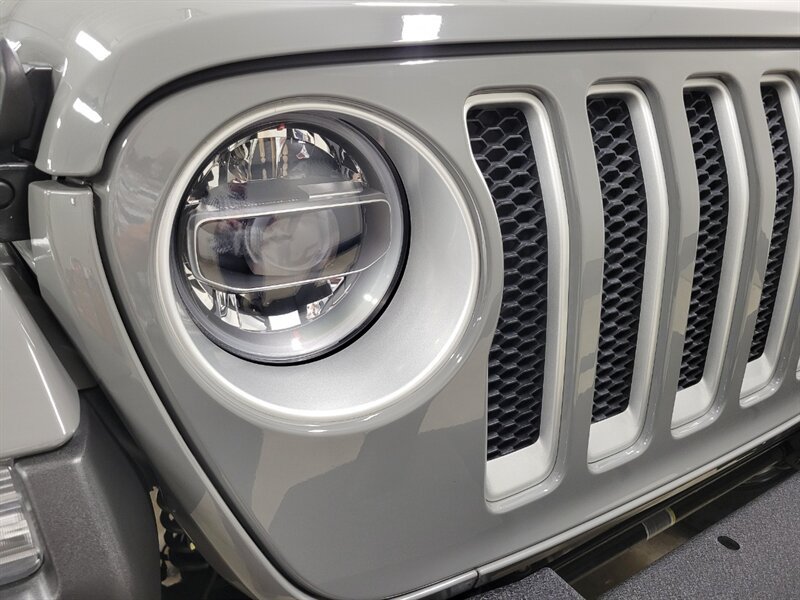 Used 2022 Jeep Wrangler Unlimited Sahara w/ LED Lighting Group AWD/4WD image 34