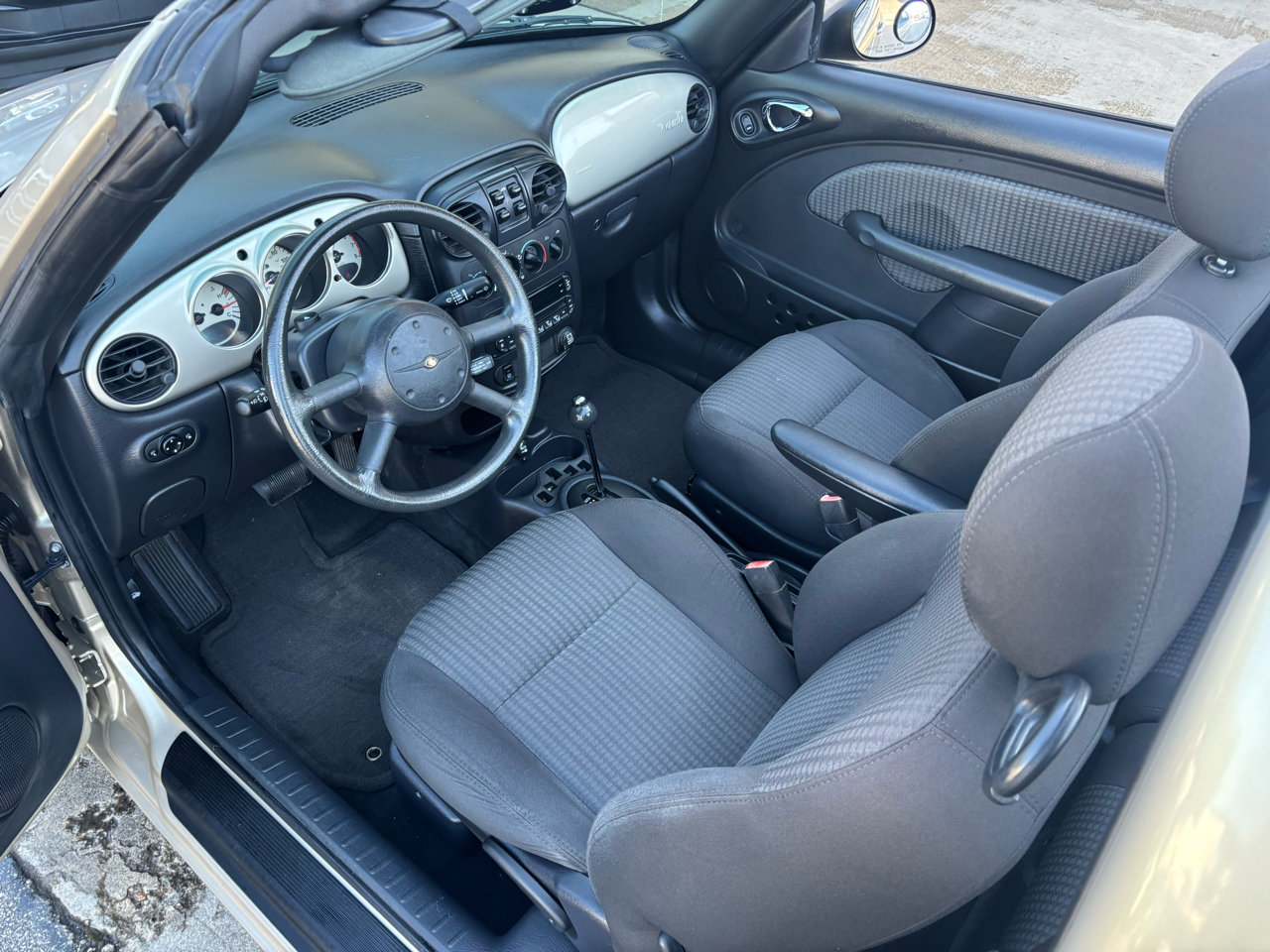 Used 2005 Chrysler PT Cruiser Convertible image 19