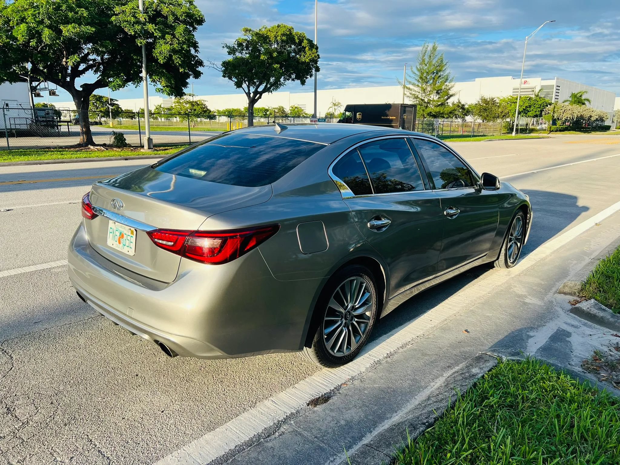 Used 2018 INFINITI Q50 Luxe w/ Essential Package (3.0T Luxe) AWD/4WD image 5