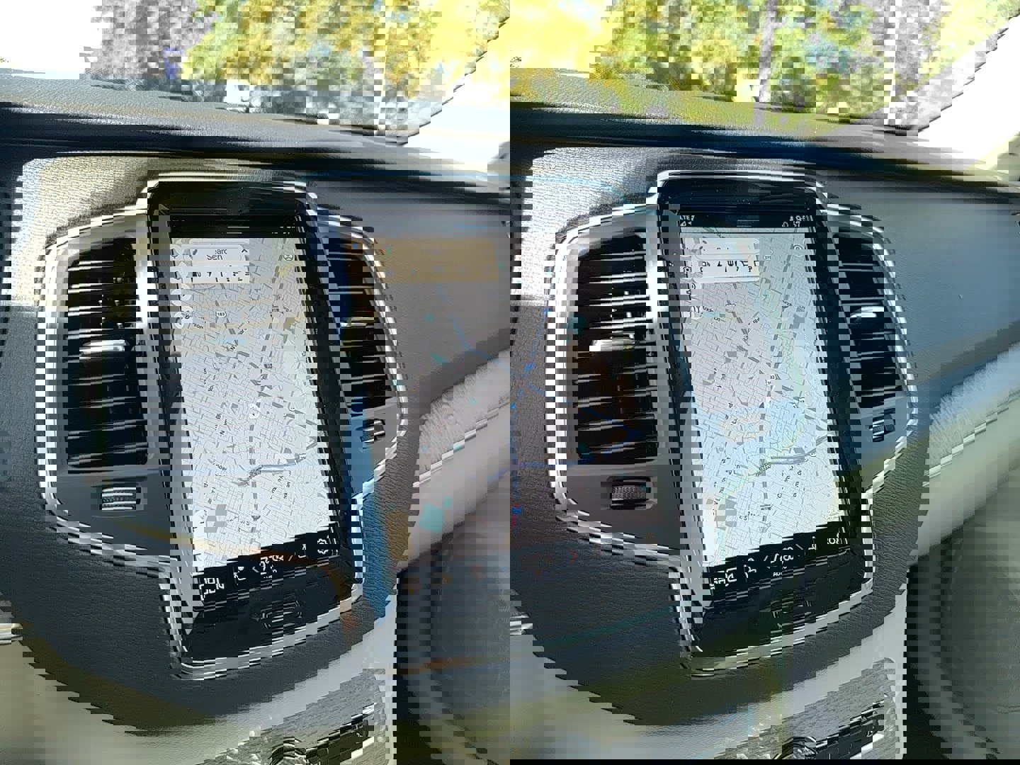 New 2025 Volvo XC90 T8 Core w/ Climate Package image 22