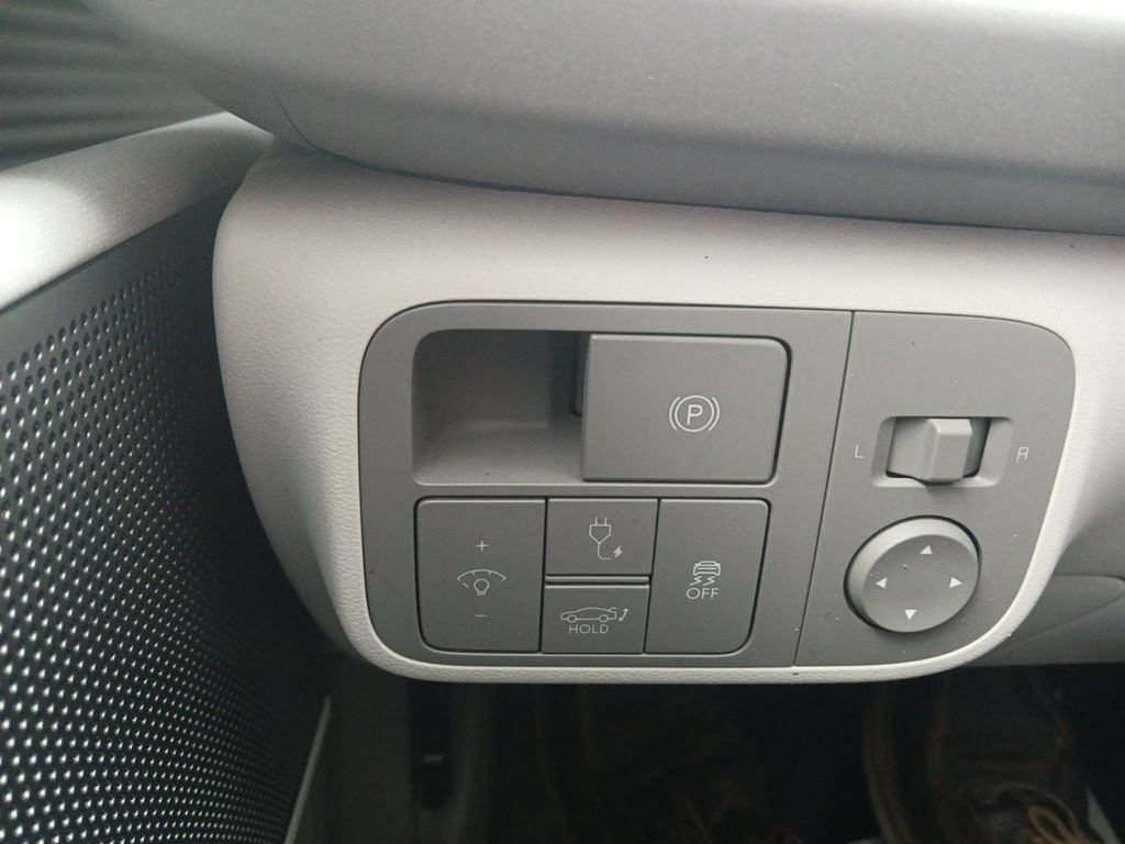 Used 2025 Hyundai Ioniq 6 SEL RWD image 31