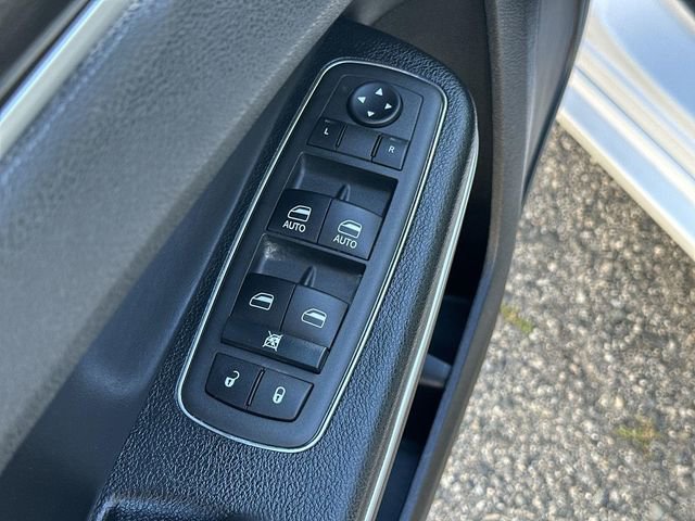 Used 2022 Chrysler 300 Touring image 21