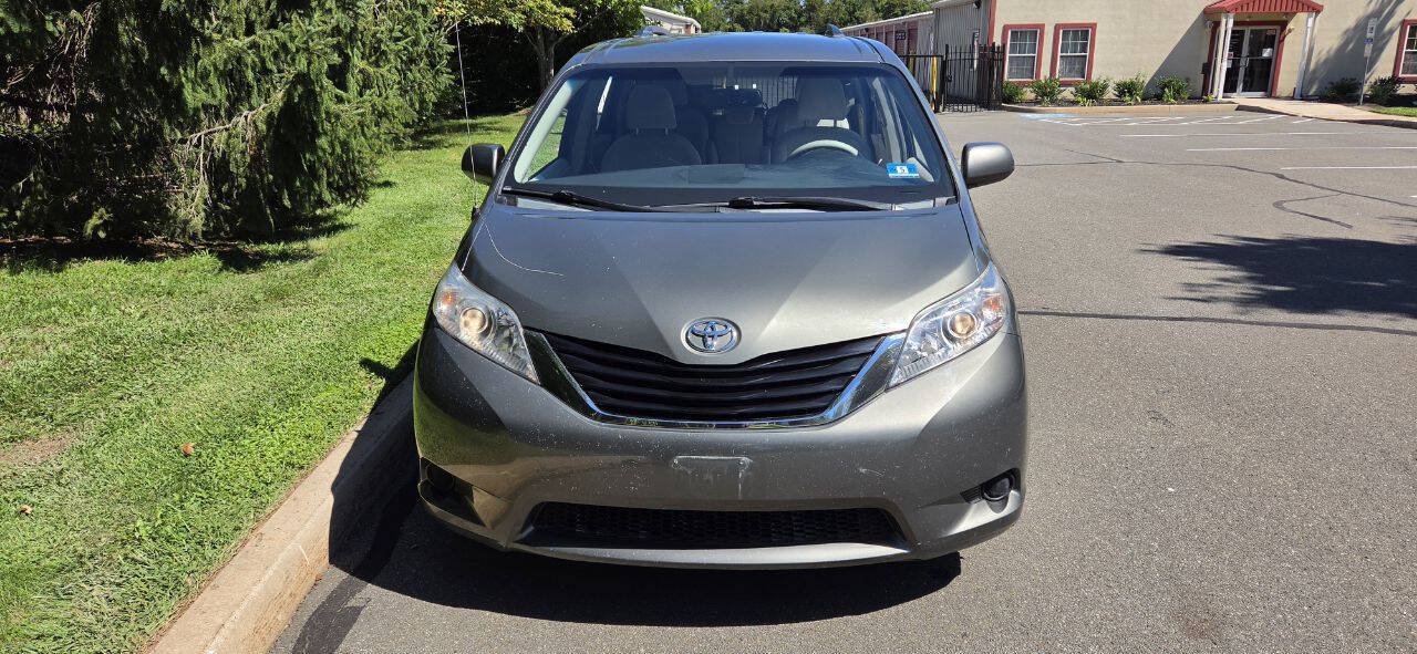 Used 2011 Toyota Sienna LE FWD image 4