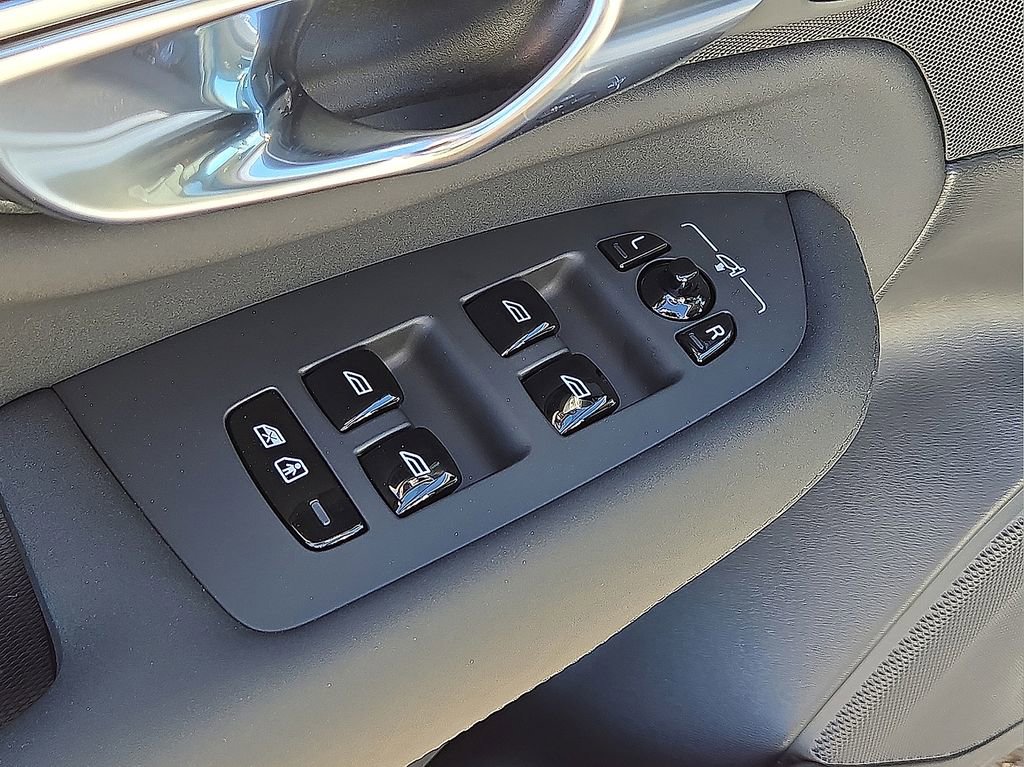 New 2026 Volvo XC90 B6 Plus w/ Protection Package Premier AWD/4WD image 21