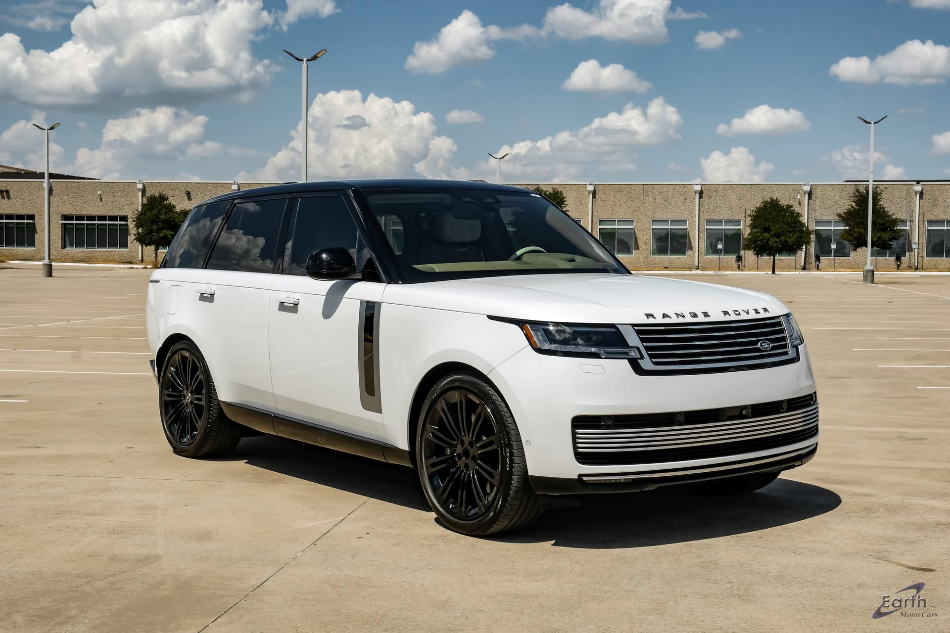 Used 2024 Land Rover Range Rover SV AWD/4WD image 18