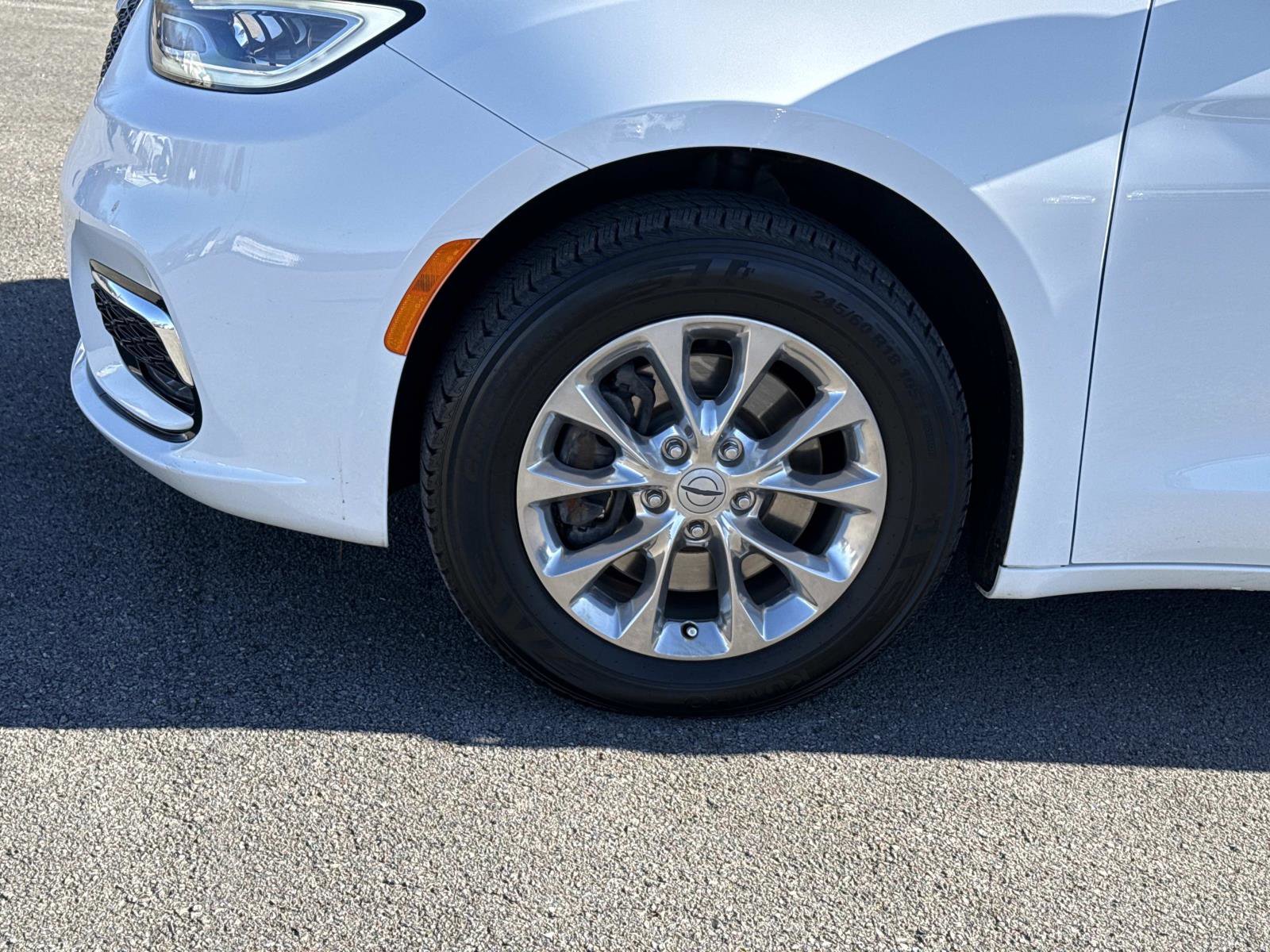 Certified 2022 Chrysler Pacifica Touring-L image 12